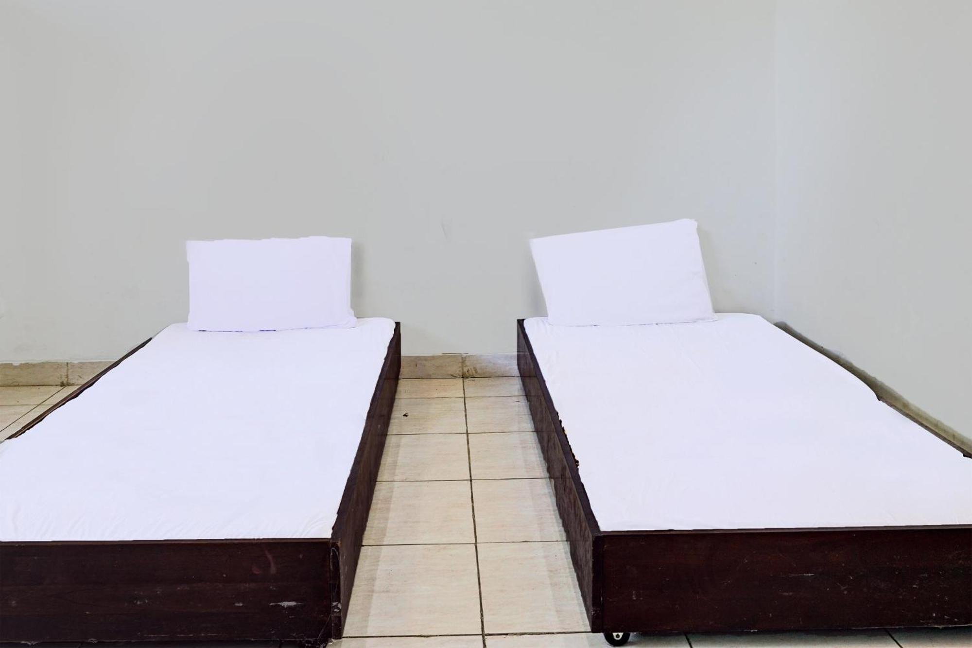 Spot On 92374 Penginapan Rusunawa Malang Bagian luar foto