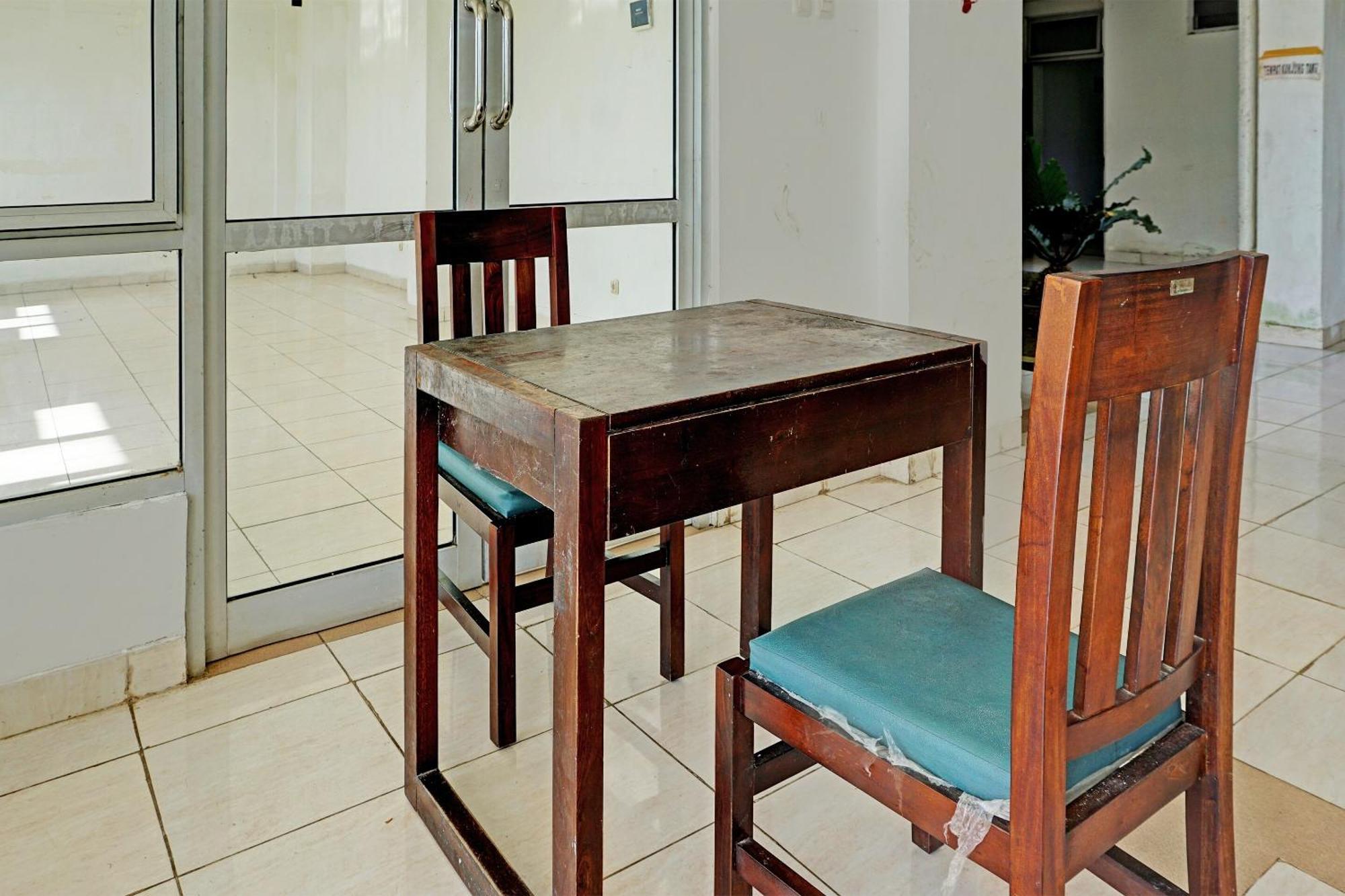 Spot On 92374 Penginapan Rusunawa Malang Bagian luar foto