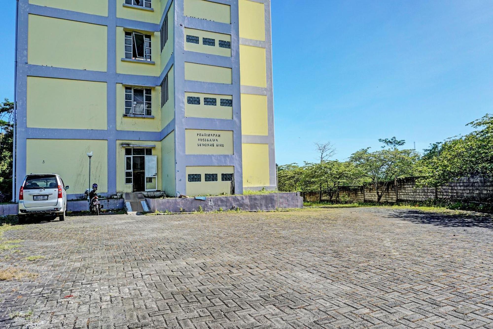 Spot On 92374 Penginapan Rusunawa Malang Bagian luar foto