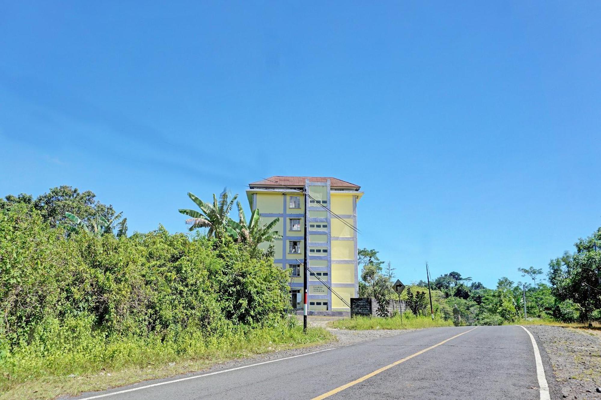 Spot On 92374 Penginapan Rusunawa Malang Bagian luar foto